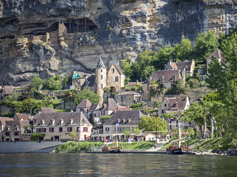 Visit The Most Beautiful Villages In France Of Beynac La Roque Gageac